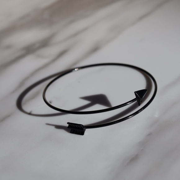 *NWT* Black Arrow Bangle Bracelet - Picture 3 of 6
